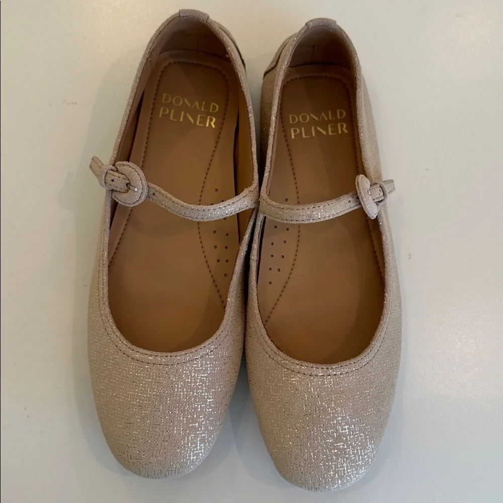 New Donald J. Pliner Beige Mary Jane Shoes. Size 7B.
